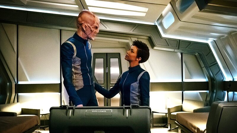 Saru (Doug Jones, l.) und Michael Burnham (Sonequa Martin-Green, r.) – Bild: Tele 5