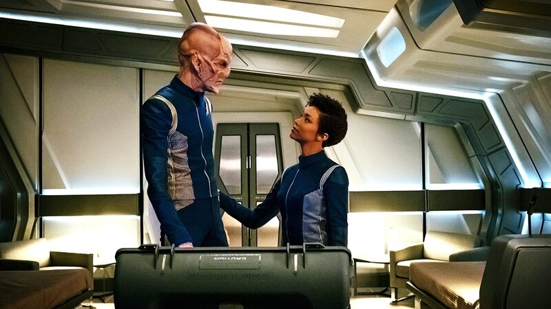 Saru (Doug Jones, l.) und Michael Burnham (Sonequa Martin-Green, r.) – Bild: Tele 5