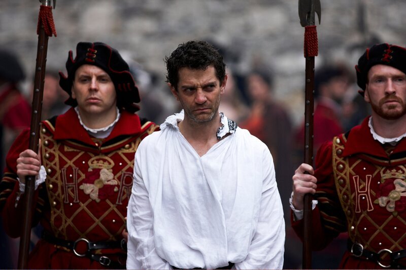 Wird wegen Hochverrats zum Tode verurteilt: Thomas Cromwell (James Frain, M.) … – Bild: AXN White