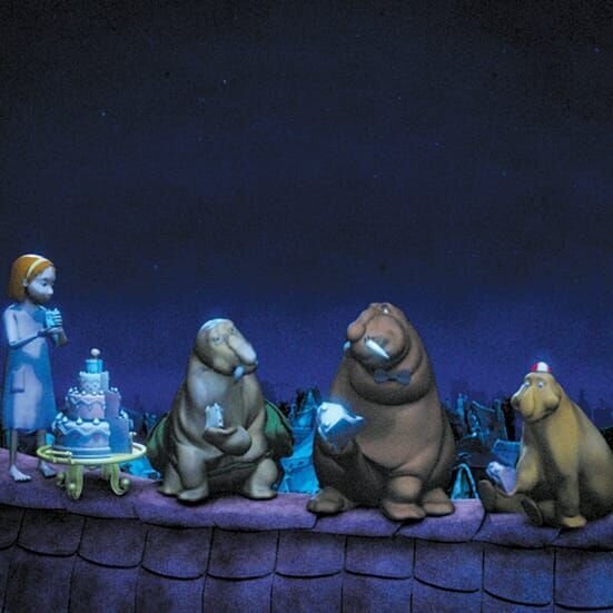 Durch Zufall zaubert Luzie (1.v.li.) 3 Moffels herbei, die ihr jede Nacht einen Wunsch erfüllen. So etwas hat das Städtchen noch nie erlebt. – Bild: ZDF/​Digitrick Berlin