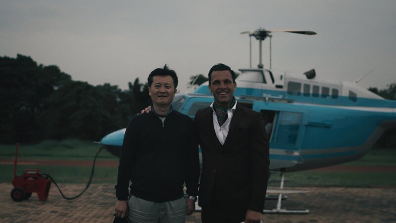 Der ehemalige Fremdenlegionär und Kokain-Dealer „Mr. James“ tritt als finanzkräftiger Investor auf, um Nordkoreas Machenschaften zu enthüllen. – Bild: ZDF und Piraya Film I and Wingman Media