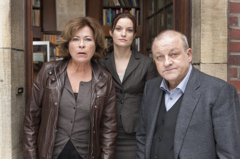 Kommissarin Anna Springer (Rita Russek), Alex (Ina Paule Klink, Mi.) und Georg Wilsberg (Leonard Lansink) – Bild: ZDF und Thomas Kost