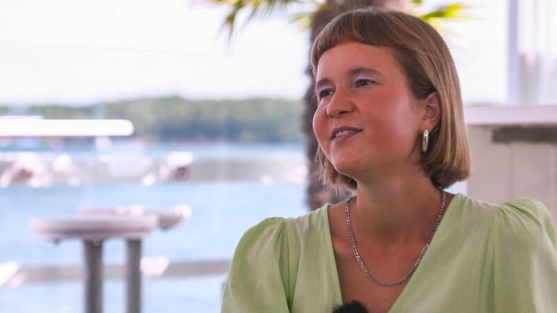 Autorin Caroline Wahl im Gespräch in Kiel – Bild: SRF