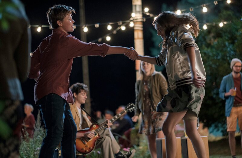 Nach gelöstem Fall tanzen Olek (Jakub Janota-Bzowski, l.) und Felka (Mia Goti) auf einer Party. – Bild: WDR/Hubert Komerski Nach gelöstem Fall tanzen Olek (Jakub Janota-Bzowski, l.) und Felka (Mia Goti) auf einer Party. – Bild: WDR/Hubert Komerski