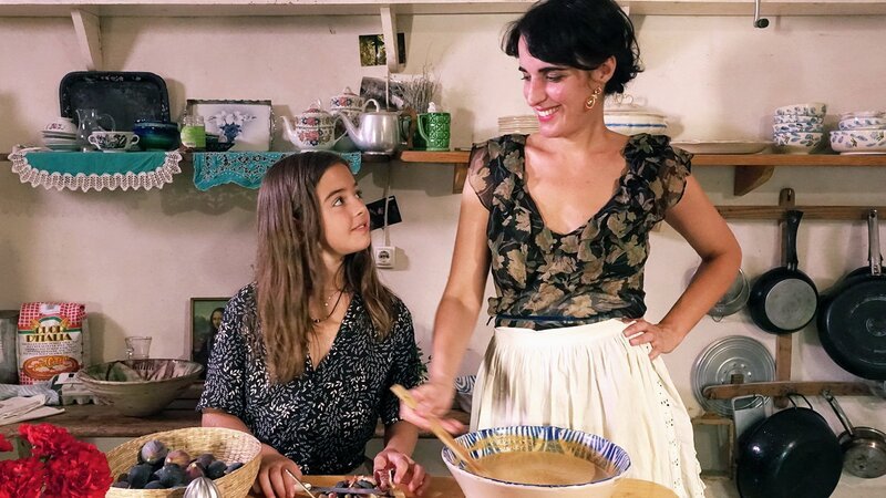 Zu Tisch Cordoba – Spanien: Uma und Camila backen Feigenkuchen. – Bild: SRF/​Berlin Producers Media/​Michael Dreyer