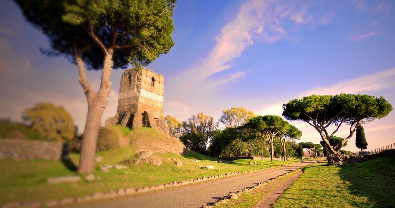 Zwei Teams beschäftigen sich mit der wichtigsten Römerstraße der damaligen Zeit: der Via Appia. – Bild: Tobias Lenz, Autorenkombinat / ZDF Zwei Teams beschäftigen sich mit der wichtigsten Römerstraße der damaligen Zeit: der Via Appia. – Bild: Tobias Lenz, Autorenkombinat / ZDF