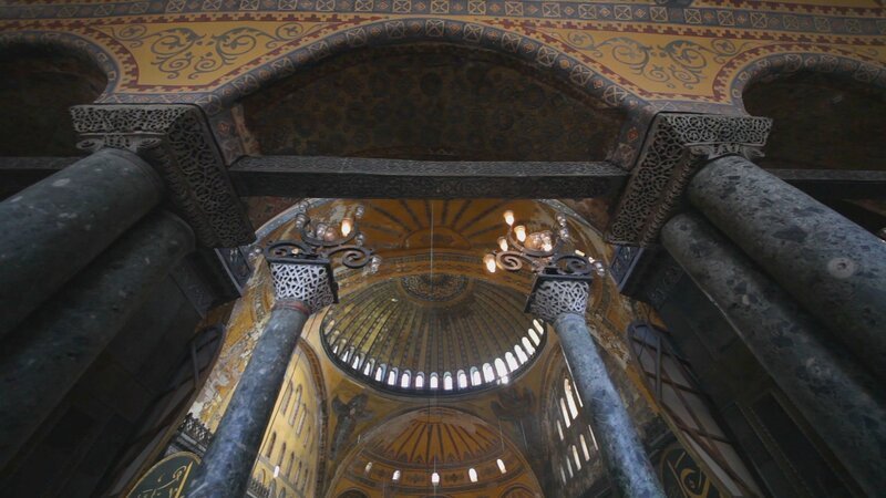 Die Kuppel der Hagia Sophia ist ein architektonisches Meisterwerk, das sogar als achtes Weltwunder bezeichnet wurde. – Bild: ZDF und Pernel Media