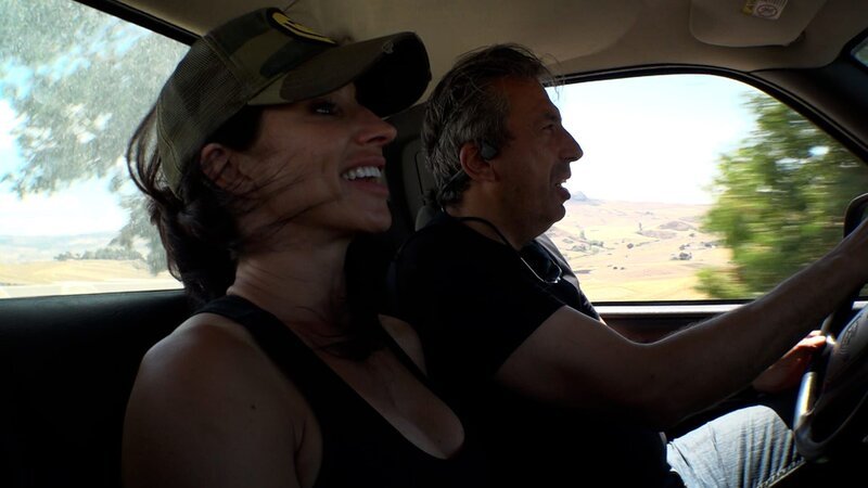 L-R: Julie und Michael Manousakis. – Bild: Warner Bros. Discovery