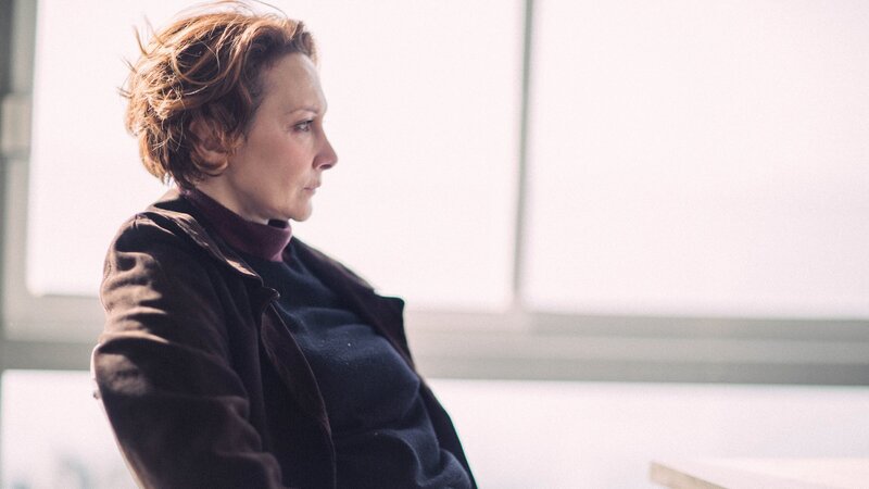 Anita (Pia Lanciotti) ist zutiefst davon überzeugt, dass ihr Sohn Gabriele einem Verbrechen zum Opfer gefallen ist. – Bild: ZDF und Matheus Bertoni