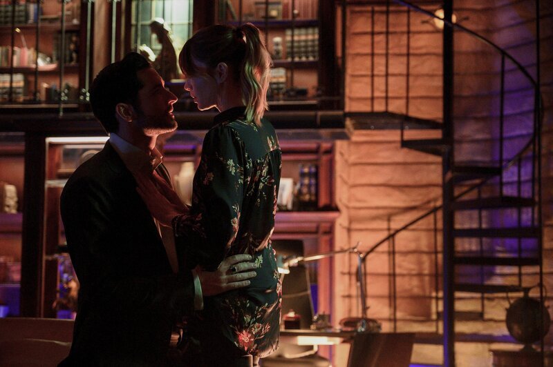 Lucifer Morningstar (Tom Ellis, l.); Chloe Decker (Lauren German, r.) – Bild: John P. Fleenor