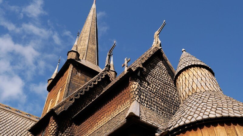 Drachensymbole an der Stabkirche von Lom. – Bild: xplore