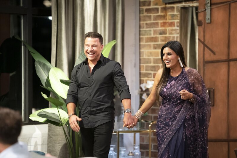 Dan and Sandy, dinner party entrance – Bild: Nine Network Australia