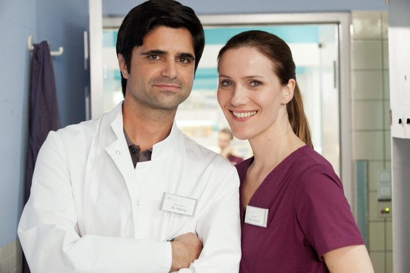L-R: Dr. Marco Behring (Maximilian Grill), Betty Dewald (Bettina Lamprecht) – Bild: ZDF und Thomas Kost