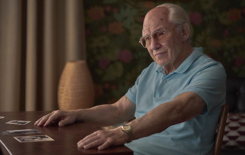 Harvey Keitel as Lali Sokolov seen in his apartment in Melbourne. – Bild: Martin Mlaka /​ Sky UK