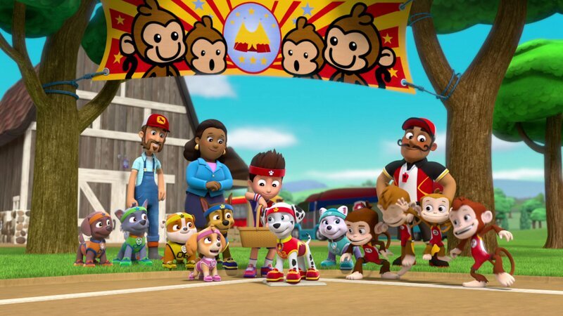 L-R: Zuma, Rocky, Farmer Al, Rubble, Mayor Goodway, Skye, Chase, Ryder, Marshall, Everest, Raimundo (hinter, r.), monkeys – Bild: ViacomCBS