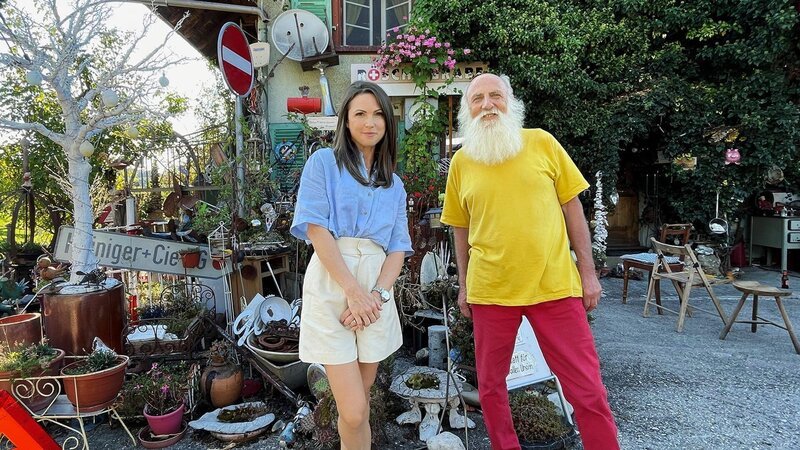 Ding Dong – Verrückte Sammlungen Viola Tami macht spontan Halt vor dem Haus von Heinz Beier in Cordast – Bild: SRF