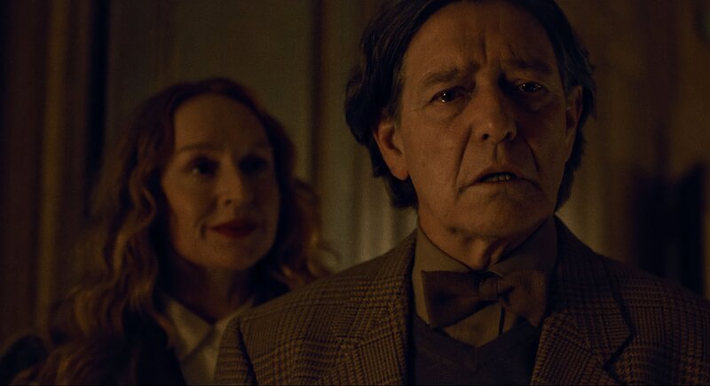 Susanne Rach (Brigitte Hobmeier), engste Vertraute des Wissenschaftlers Robert Rolin (Pierre Bokma), hilft dem genialen Hirnforscher bei seinen illegalen Experimenten. – Bild: Gerd Schelfhout /​ ZDF