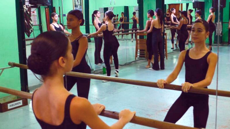 Shakira beim Tanztraining. – Bild: HR