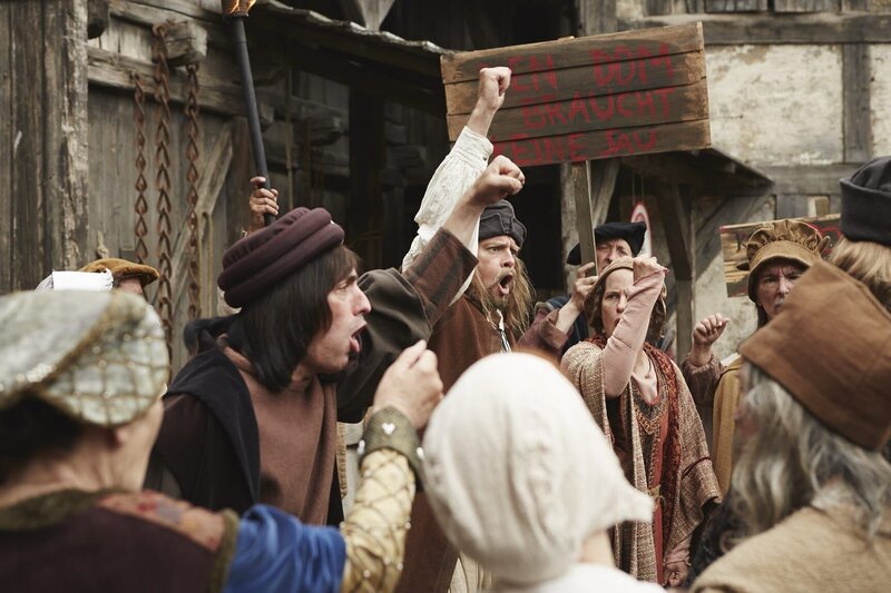 Sie hassen den Dom in Kölle: Sketch History zeigt die ersten Wutbürger der Geschichte (Alexander Schubert, Max Giermann und Isabell Polak). – Bild: ZDF/​Kristof Galgoczi Nemeth