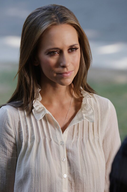 Auch wenn Jim sich nicht mehr an seiner Vergangenheit erinnern kann ist Melinda (Jennifer Love Hewitt) froh, ihn wieder bei sich zu haben … – Bild: ABC Studios