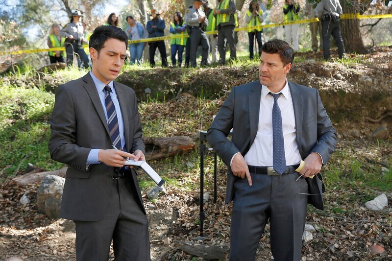 Aubrey (John Boyd, l.) und Booth (David Boreanaz) – Bild: Fox and its related entities