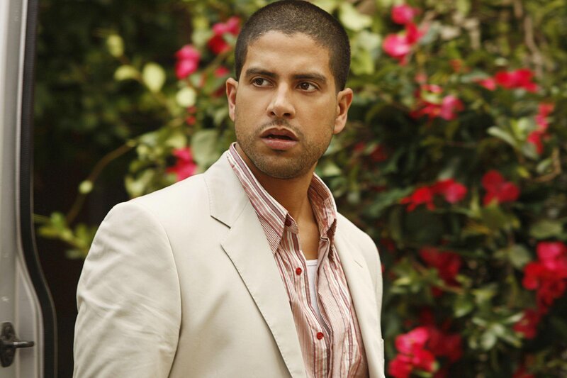 Bei der Abschiedsparty der Lamberts, einer wohlhabenden Familie Miamis, die zusammen mit ihren Kindern auf eine große Reise gehen wollen, wird ihr Kindermädchen Vanessa erstochen aufgefunden. Eric Delko (Adam Rodriguez) erkennt schnell, dass in der Familie einiges im Argen liegt … – Bild: RTL Crime