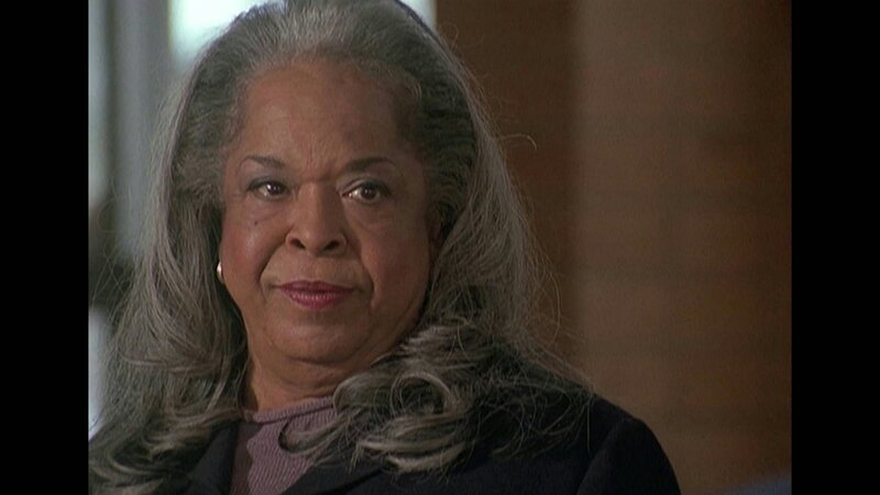 Tess (Della Reese) – Bild: CBS Studios International