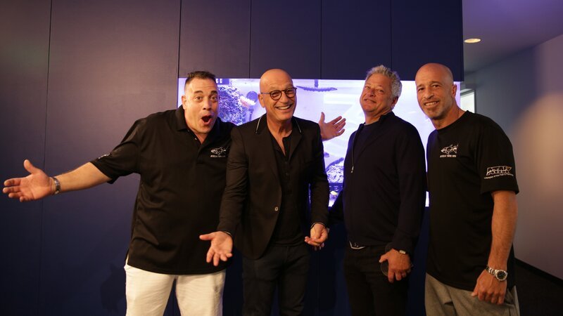 Wayde and Brett with Howie and his manager. – Bild: Discovery Communications