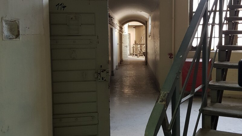 Die Wende brachte für viele DDR-Häftlinge Veränderungen – so kamen auch einige gefährliche Täter frei. – Bild: ZDF