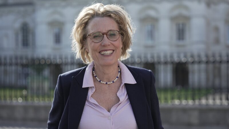 Karina Urbach, Historikerin und Autorin, ist Expertin auf dem Gebiet Spionage, insbesondere für Großbritannien. – Bild: ZDF und Pierre Blechschmidt