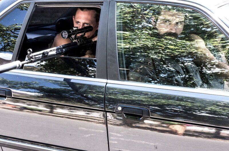 ARD/​HR TATORT: ANGRIFF AUF WACHE 08. Kalle (Liliom Lewald, li.) und Draco (Neven Pilipovic). – Bild: HR/​Bettina Müller