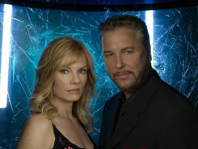 L-R: Catherine Willows (Marg Helgenberger) und Gil Grissom (William Petersen) – Bild: VOX