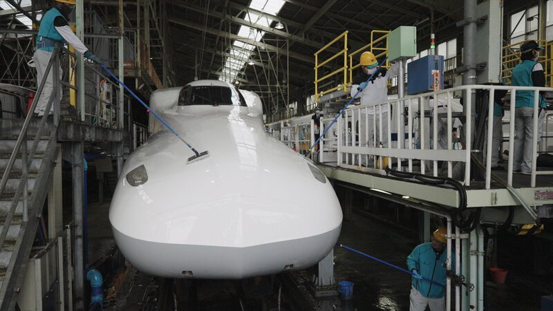 Der pünktlichste Zug der Welt – Unterwegs mit dem Shinkansen Von Osaka in den Süden Japans Wartungsarbeiten – Bild: SRF/​Autentic
