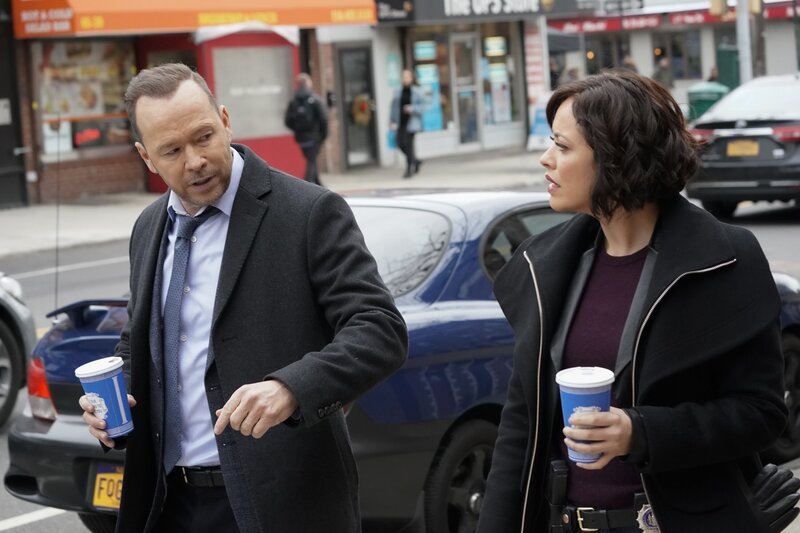 Danny Reagan (Donnie Wahlberg, l.); Det. Maria Baez (Marisa Ramirez, r.) – Bild: CBS Broadcasting Inc. /​ John Paul Filo