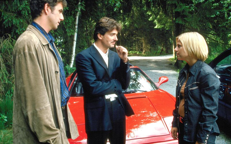 (v.li.): Hans Sigl (Andreas Blitz), Pascal Breuer (Helmut Meinhoffer), Kristina Sprenger (Karin Kofler). – Bild: ORF/​Laurent Tümpler