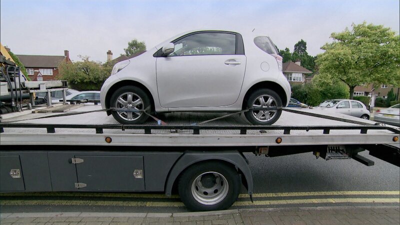 Paul Bohill and Steve Pinner are instructed to seize valuables in order to repay at least part of the outstanding amount. – Bild: Warner Bros. Discovery