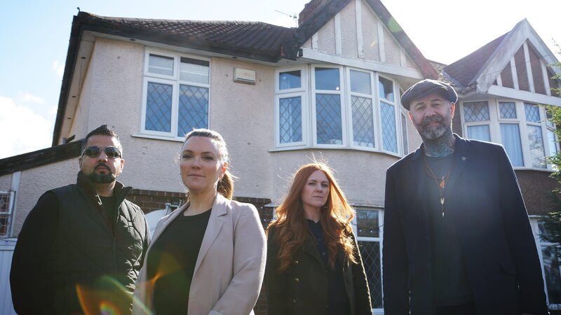L-R: Barri Ghai, Emma, Jayne Harris, Ian Lawman – Bild: Warner Bros. Discovery