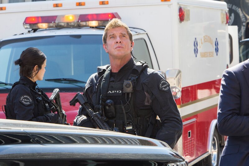 Christina „Chris“ Alonso (Lina Esco), Dominique Luca (Kenny Johnson) – Bild: TVNOW /​ Sony Pictures Television Inc. and CBS Studios Inc.