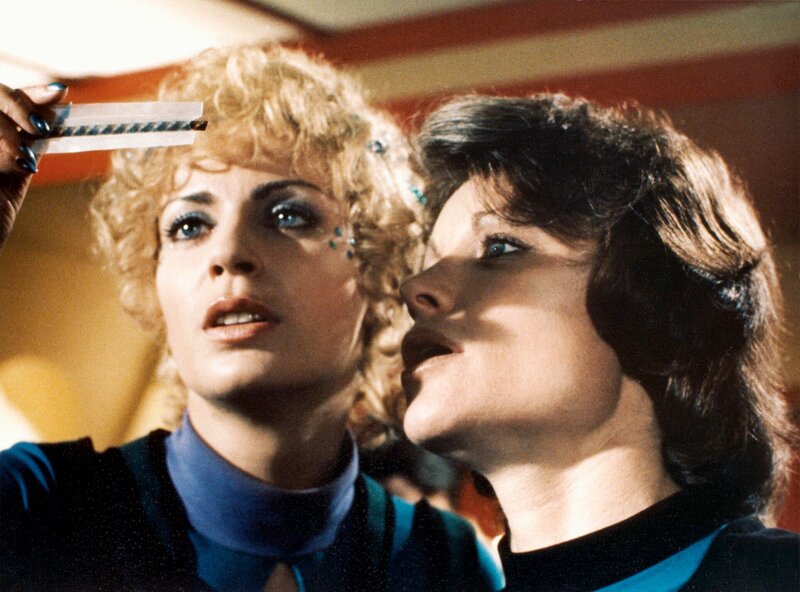 Ossrawa (Christiane Krüger, links) und Liz (Lisa Harrow). – Bild: HR