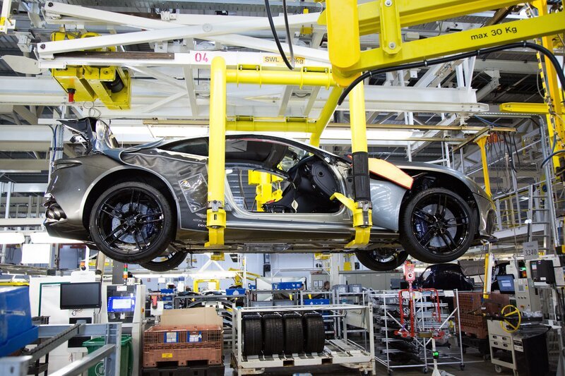 A partially completed DBS Superleggera moving from one station to the next. – Bild: The National Geographic Channel