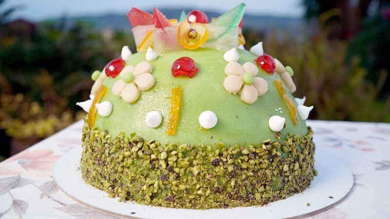 Der Name ist Programm: Triumph der Schlemmerei. Die traditionelle sizilianische Torte wurde in Klöstern nahe des Dorfes Raffadali erfunden. – Bild: Florianfilm