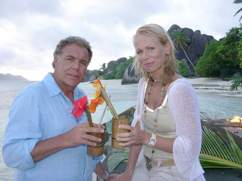 Markus (Christian Kohlund), Helena (Claudine Wilde) – Bild: Romance TV