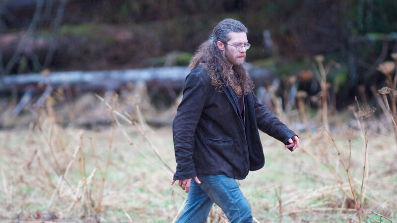 Bam Brown walking on the beach. – Bild: 0271201131 /​ Discovery Channel /​ Photobank 34410_ep308_005.jpg /​ Discovery Communications