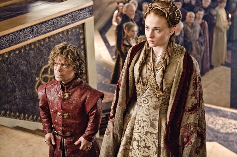 Tyrion Lennister (Peter Dinklage), Sansa Stark (Sophie Turner) – Bild: Turner / HOME BOX OFFICE, INC. Tyrion Lennister (Peter Dinklage), Sansa Stark (Sophie Turner) – Bild: Turner / HOME BOX OFFICE, INC.