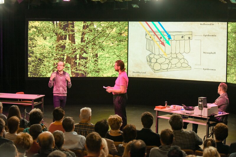 Dr. Florian Freistetter, Martin Puntigam, Univ. – Prof. Helmut Jungwirth. – Bild: ORF 1