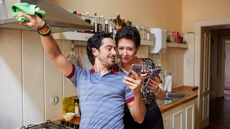 Stefano Bernardin (Fernando), Andrea Händler (Gerda). – Bild: WDR/​ORF