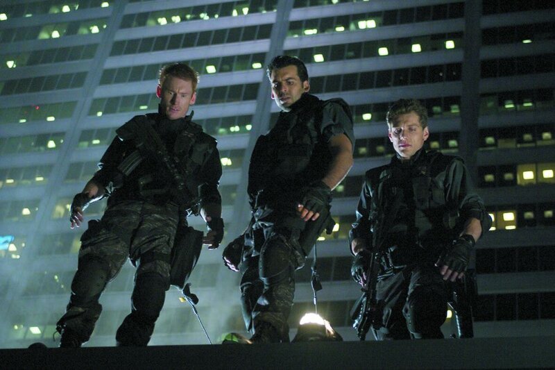 V.l.: Nicholai Ginovaeff (Zack Ward), Carlos Olivera (Oded Fehr) und Yuri Loginova (Stefen Hayes) – Bild: Davies Films /​ Impact (Canada) Inc. /​ Constantin Film (UK) Limited