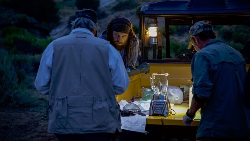 Chad Ollinger, Charlie Snider and Eric Drummond experiment with green liquid in the back of a four wheeler at dusk. – Bild: DMAX