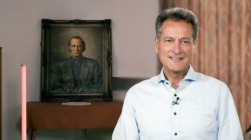 Seit dem Tod seiner Mutter Grete leitet Dieter Häusler den Bruno Gröning Freundeskreis. – Bild: NDR/​Jürgen Würzinger