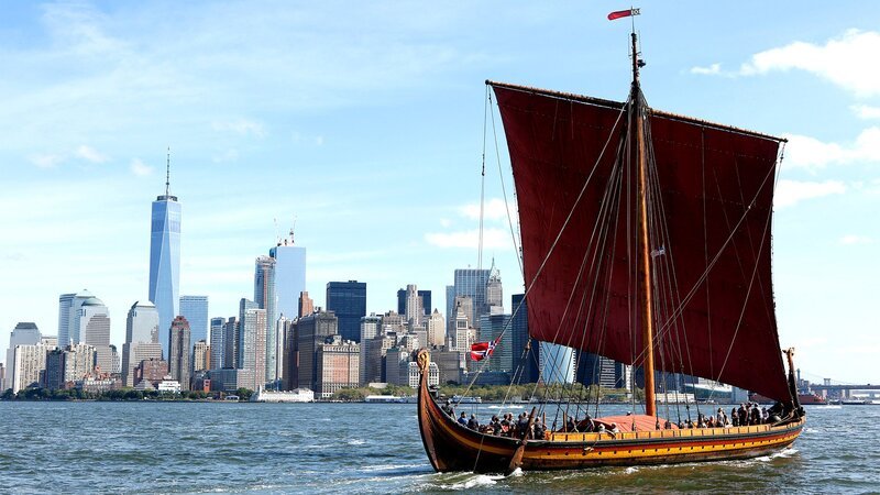 NEW YORK, NY – SEPTEMBER 17: General atmosphere at The World’s Largest Viking Ship, Draken Harald Harfagre Docks In NYC in New York City. – Bild: Getty Images/​Thos Robinson